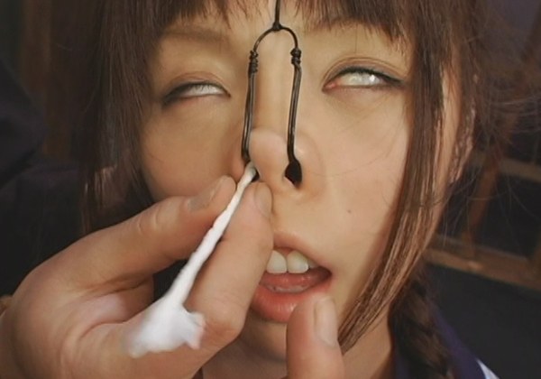 鼻フックや猿ぐつわで凌辱プレイされちゃってる女の子たちのＳＭ画像